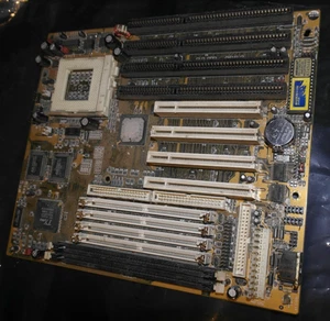 Socket 7 AT motherboard PCI ISA SD EDO TXPRO ALI M1543 Aladdin IV - Picture 1 of 11