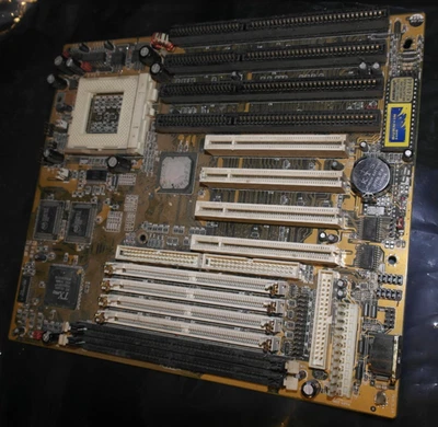 Socket 7 AT motherboard PCI ISA SD EDO TXPRO ALI M1543 Aladdin IV - Image 1 of 4