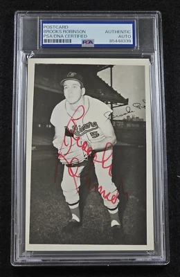 BROOKS ROBINSON Signed Real Photo Postcard-HOF-BALTIMORE ORIOLES-PSA - Image 1 of 4