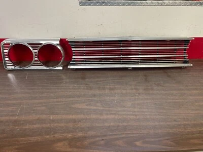 Ford Fairlane Torino Ranchero 1969 parrilla central con bisel de faro derecho 1022 Foto 1 de 4