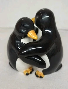 Hugging Penguins Salt And Pepper Shakers - Imagen 1 de 3