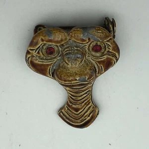 ET Extra Terrestrial Brosche Anstecknadel Alien Kopf rote Augen rau arm schlecht Vintage - Bild 1 von 12