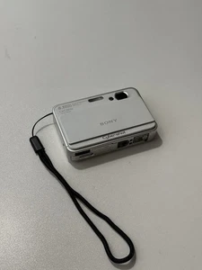 Sony Cyber Shot DSC-T2 Digital Camera - White - Picture 1 of 7