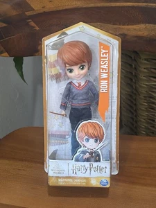 Spin Master Wizarding World Harry Potter 8" Ron Weasley bambola figura con bacchetta - Foto 1 di 4