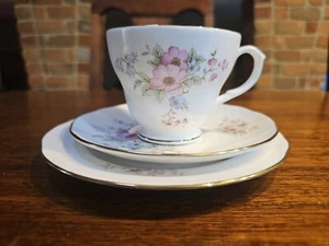 Vintage Duchess Fine Bone China Trio England - Pink Roses Forget Me Not Bluebell - Picture 1 of 9