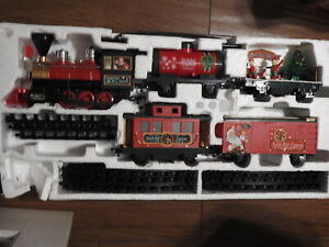 North Pole Express Train Set Lot of 5 Train Cars with Straight and Curved Tracks