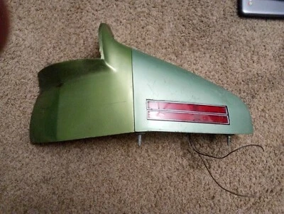Pontiac Grand Prix 1974-77 extensión de cuarto trasero derecho con luz y relleno de parachoques Foto 1 de 4