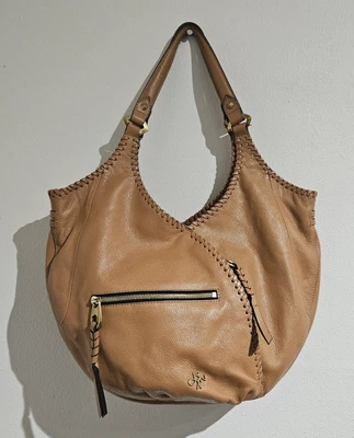 Bolso de hombro hobo de cuero de diseñador OrYany camel con detalle de punto de látigo Foto 1 de 4
