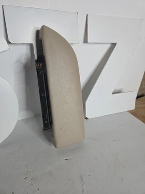 LINCOLN TOWN CAR  FRONT DOOR ARMREST passenger Side - Изображение 1 из 4