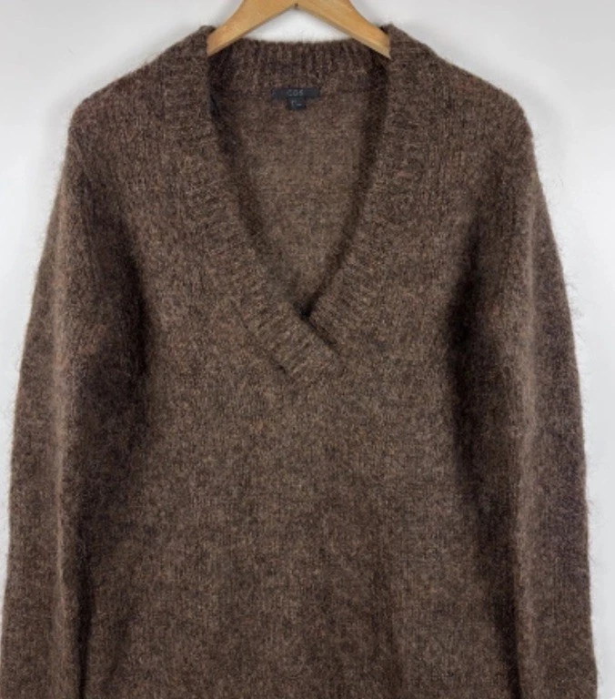 Suéter para mujer COS pequeño marrón mezcla de lana mohair cuello en V   Foto 1 de 1