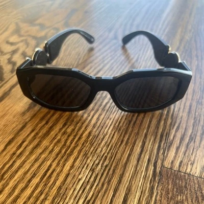 Gafas de sol Versace negras Foto 1 de 3