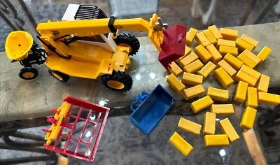 Britains Farm Tractor 9519 JCB Loadall Yellow & White + Accessories 1984 - Image 1 of 4