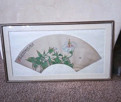 Antigua pintura china de abanico sobre seda enmarcada firmada 26x15 hibisco insecto volador Foto 1 de 4
