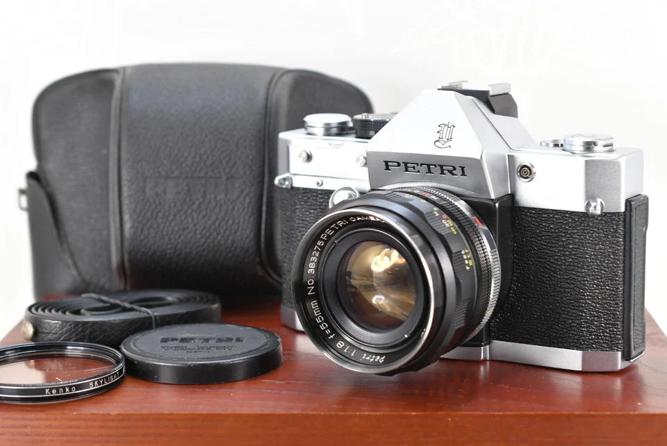 🌸[Casi COMO NUEVA] Cámara fotográfica Petri V6 II SLR 35 mm C.C automática 55 mm F1,8 de Japón Foto 1 de 4
