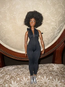 Barbie Signature Looks Model # 2 Black Curvy Made to Move Doll Afro - Bild 1 von 7