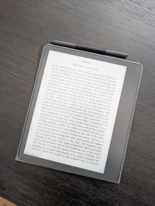 Amazon Kindle Scribe 10,2 cala, 16 GB z długopisem Premium, etui, pakiet stalówek tytanowych - Zdjęcie 1 z 6