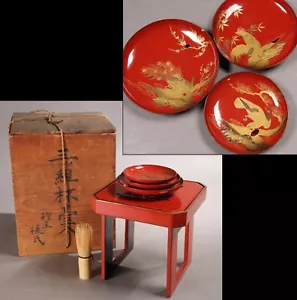 Taza de sake de madera lacada japonesa Sakazuki y soporte dorado Maki-e gallo halcón con caja - Imagen 1 de 24