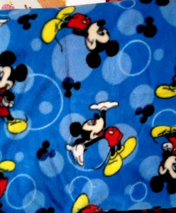 Neuer Mickey Mouse Fleece Stoff - 1 3/8 Yd X 58" - Bild 1 von 2