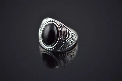 Anillo plateado de diamantes de imitación negros para hombre envío rápido a EE. UU. Foto 1 de 4