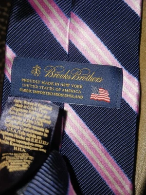 Corbata nueva (tejida en Inglaterra) Brooks Brothers azul marino, rosa, blanca (3,10 en su parte más ancha) Foto 1 de 4