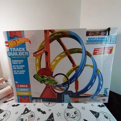 Hot Wheels Track Builder Unlimited Corkscrew Twist Kit Race Track 2022 Car Toy - Image 1 of 4