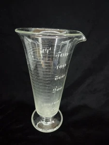 Vaso de boticario vintage médico o vajilla de vidrio grabado, con patas, 16 oz, 500 ml - Imagen 1 de 7