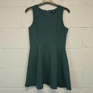 Uniqlo Dress GREAT CONDITION Fit & Flare Short MEDIUM Green Plain - Picture 1 of 11
