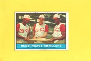 1961 Topps #25 Reds' Heavy Artillery Frank Robinson HOF EX - Picture 1 of 2