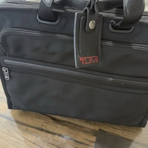 TUMI MEN'S ALPHA BRAVO BEALE MINI MESSENGER BAG - BLK - Picture 1 of 7