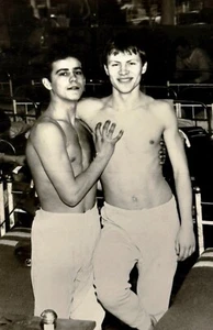 1983 Two Handsome Men Playful Shirtless Boys Hugging Gay Int Vintage B&W Photo - Picture 1 of 6