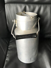 Pot à lait aluminium 2 litres années 50 complet couvercle et chaînette très bon 