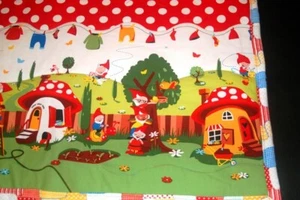 Krabbeldecke Quilt Gnomeville Handarbeit Handmade - Bild 1 von 4
