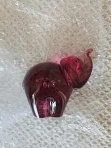 Wedgewood Ruby Red Speckled Glass Elephant Paperweight/Ornament. Mint Condition - Picture 1 of 3