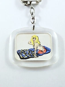 PORTE-CLES - Camping ANDRÉ JAMET - Romilly sur Seine - Vintage PIN-UP Années 60 - Picture 1 of 2
