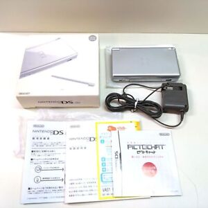 Nintendo DS Lite Gloss Silver Tragbare Spielekonsole mit Box und Handbuch