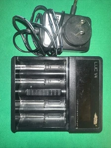 Efast Luc V4 LCD Universal Charger battery charger AA AAA - Picture 1 of 3
