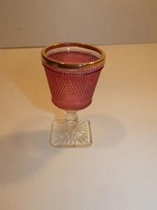 Vidrio de tallo pequeño vintage, diamantes con rojo intermitente, banda tono dorado - Imagen 1 de 5