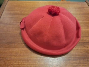Red Felt Vintage 1980s Pillbox Hat Pompom VGC 20.5" CIRCUMFERENCE Clown Shell - Picture 1 of 6