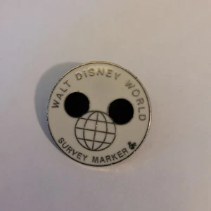 Disney Trading Pin Walt Disney World Survey Marker Hidden Mickey weiß - Bild 1 von 2