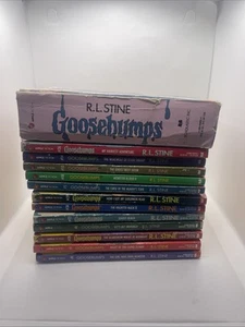Vtg lot of 12 Goosebumps Books R.L. Stine 1990's Editions - Picture 1 of 24