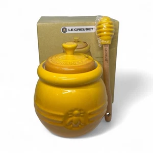 Le Creuset Honey Pot with Silicone Honey Dipper Nectar Yellow 16 oz. Stoneware - Picture 1 of 12