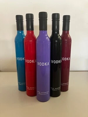 Ombrello da Pioggia e da Sole a Forma di Bottiglia di Vodka Pieghevole Portatile - Immagine 1 di 4