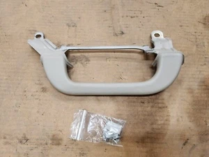 2007-13 Chevy Avalanche Left Rear B-pillar Grab Handle - Picture 1 of 3