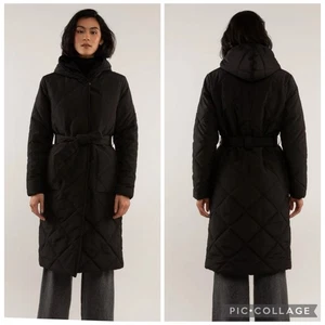 Matt & Nat Dallas Damen vegane gesteppte gefütterte lange Kapuze Gürtel Jacke Größe Small - Bild 1 von 15