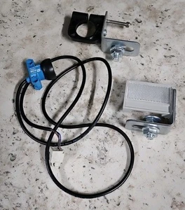 ZLB18-1FZC8 Sick Photoelectric Sensor w/ Bracket and Reflector Panel - 2 Av NEW! - Picture 1 of 1