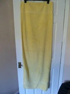 VINTAGE BATH SHEET / TOWEL YELLOW 144cm x 97cm 1980s COLLECTIBLE PROP DISPLAY - Picture 1 of 4