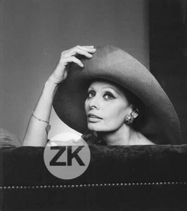 SOPHIA LOREN Mode CHAPEAU Fashion HAT Yousuf KARSH Photo 1981 - Picture 1 of 2