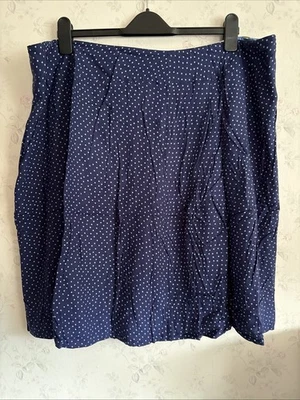 Ladies Size 24 Reversible Skirt. Zip Waist. - Image 1 of 2