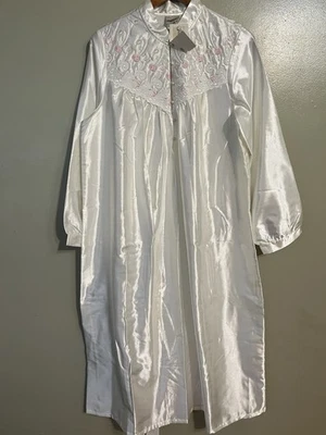 Elegante Camisón Vintage Jenny Buchanan Blanco Satinado con Bordado Rosa M Nuevo con Etiquetas Foto 1 de 4