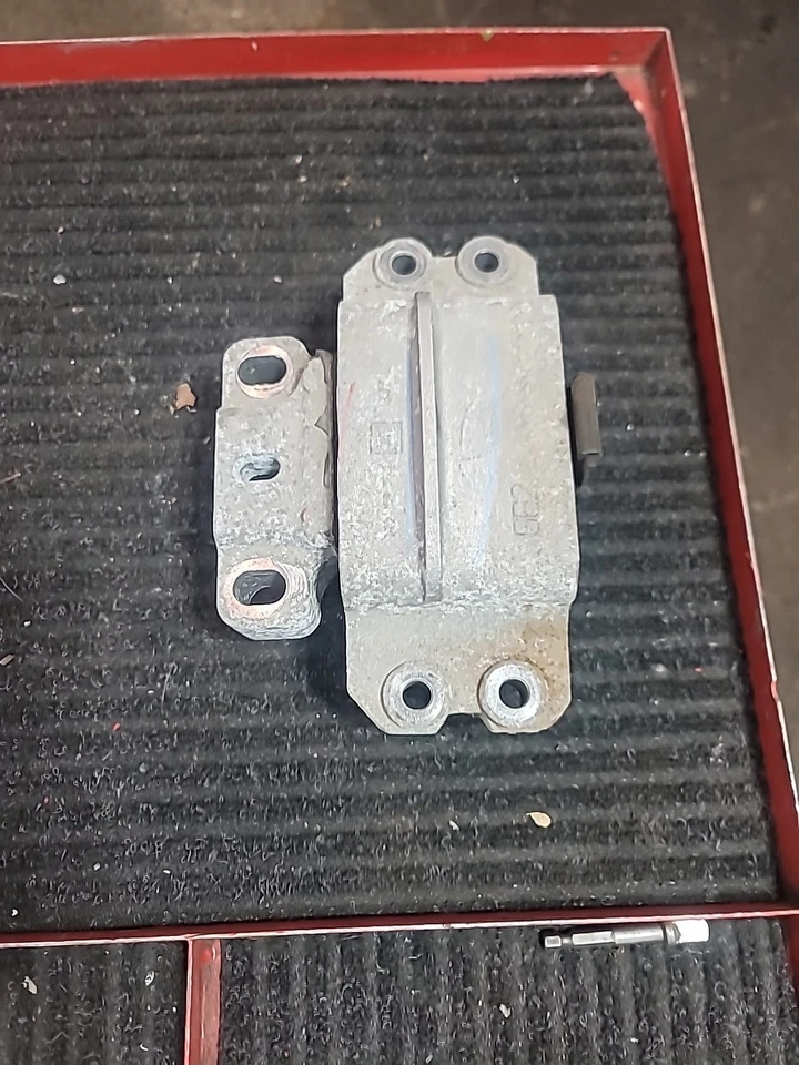 Soporte de soporte de montaje lateral izquierdo motor Volkswagen Jetta 2015 (##50) Foto 1 de 4